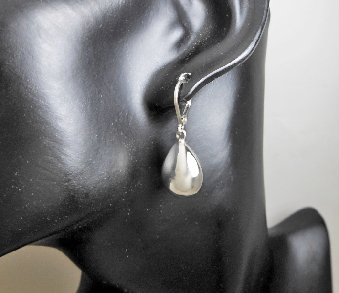 A pair of handcrafted 925 sterling silver puffy teardrop earrings featuring a smooth, high-polished finish and a secure leverback closure.