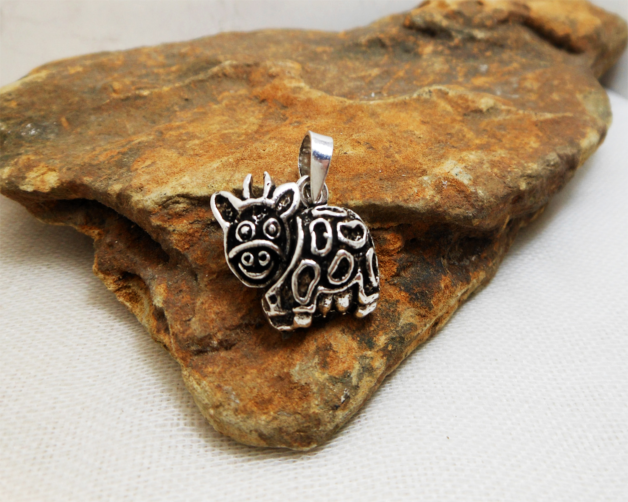 Handmade 925 Sterling Silver Moving Cow Pendant - Unisex Textured Animal Jewelry - Image 5