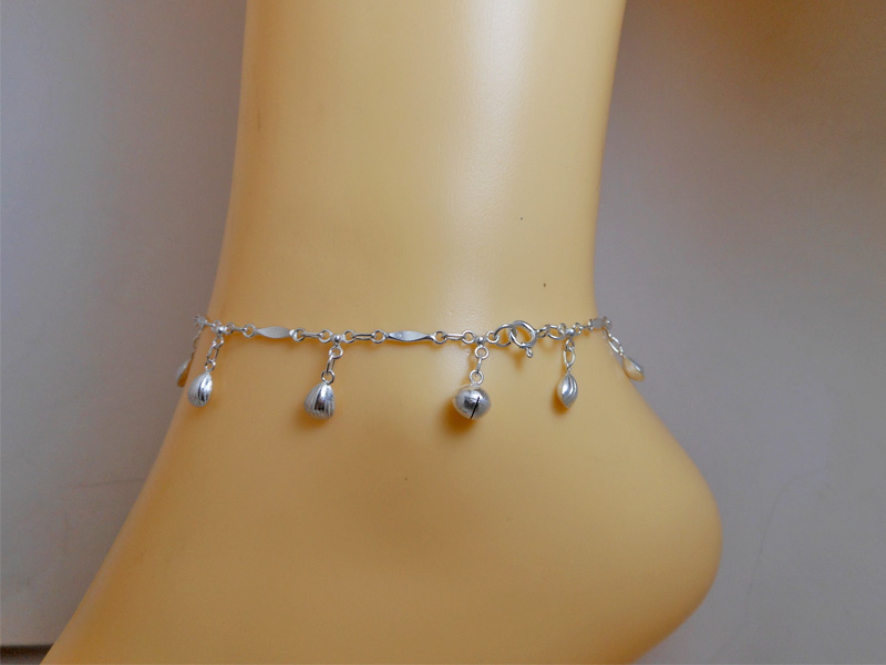 Elegant 925 Sterling Silver anklet with hanging shell charms