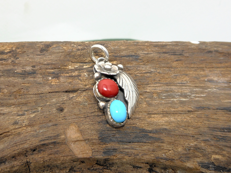 Handmade 925 Sterling Silver flower pendant, left-facing style