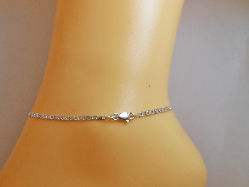 Close-up of a 925 sterling silver Valentino chain anklet worn on an ankle