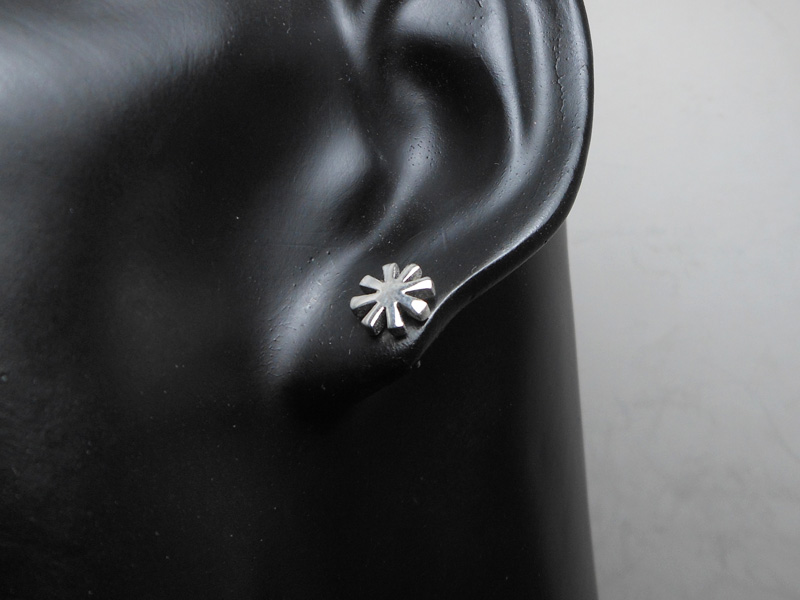 Minimalist Daisy Flower Stud Earrings 925 Sterling Silver – Handmade Floral Jewelry - Image 3