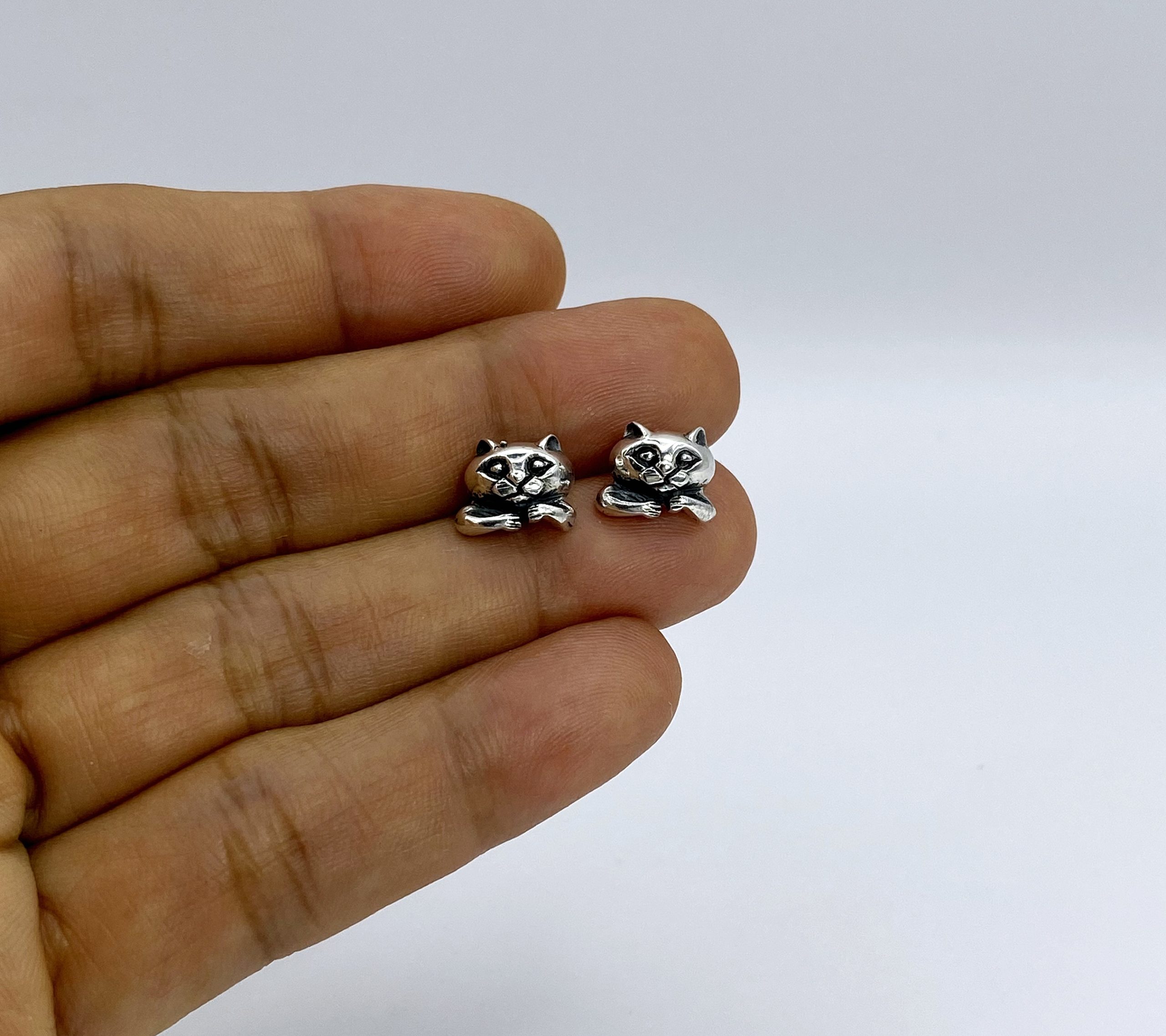 Handheld close-up showing cat earring jacket size