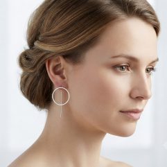 A model wearing handmade sterling silver circle threader earrings.