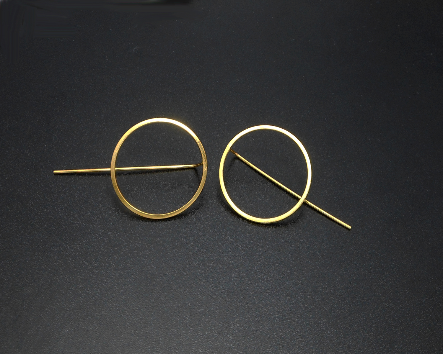 Compare detailed view of gold and silver circle threader earrings.