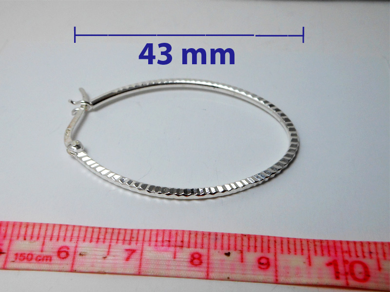 Handmade Diamond-Cut Oval Hoop Earrings – 925 Sterling Silver Textured Jewelry - Image 4
