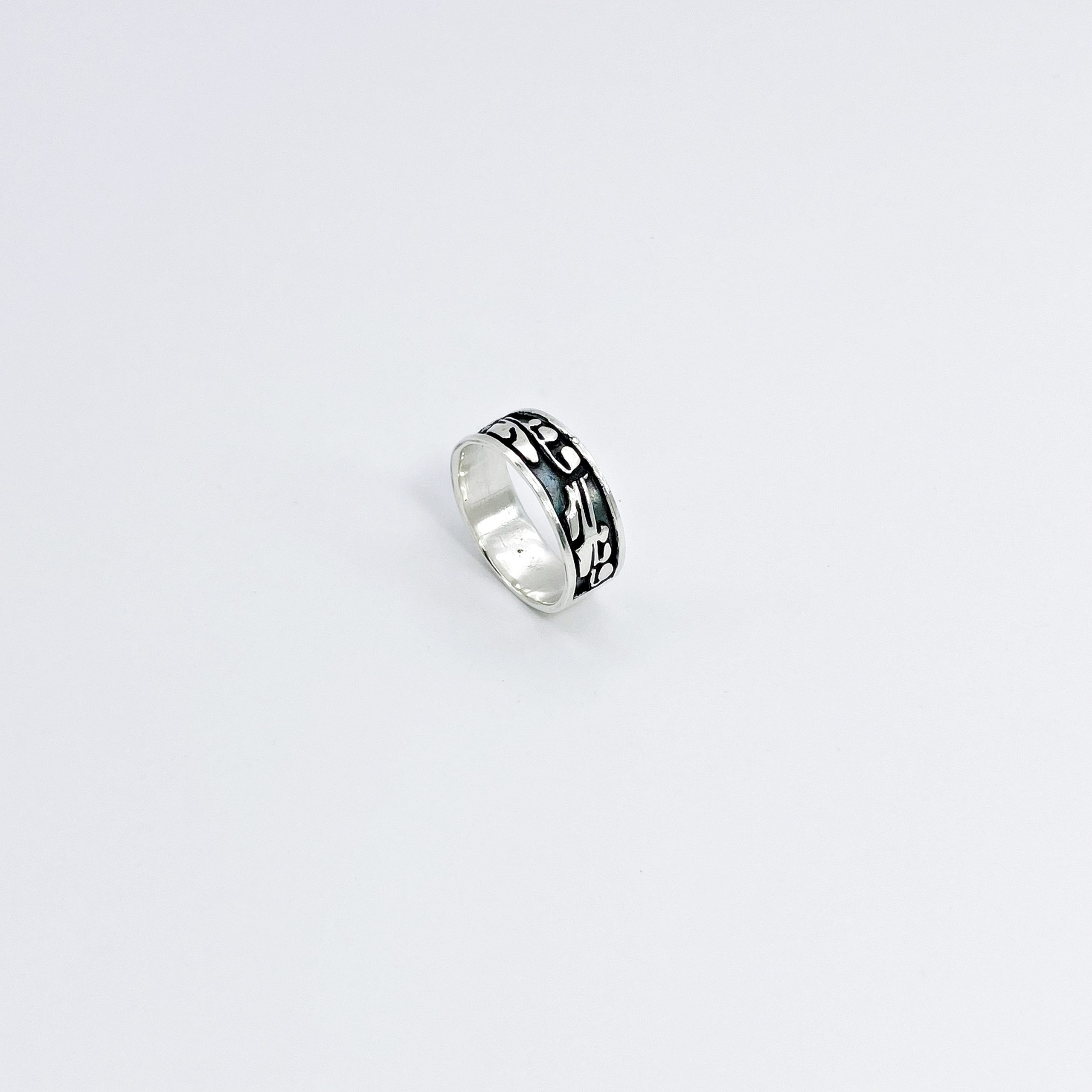 Left profile view of a detailed silver ring with an organic leaf motif.