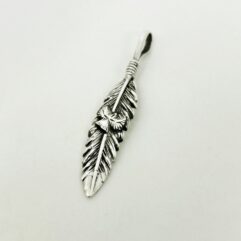 Main product view of an oxidized 925 sterling silver feather pendant featuring a detailed eagle-in-flight emblem.